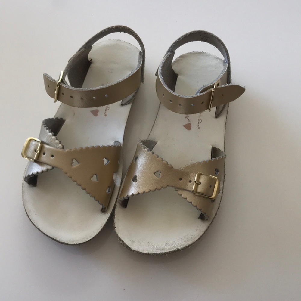 Size 11 gold sun-san sweetheart sandals, great con